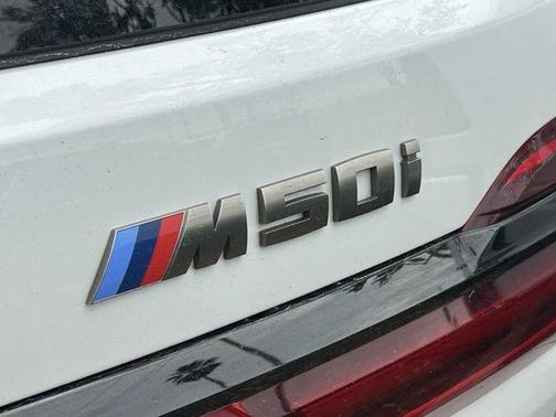 2022 BMW X7 M50i