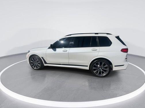 2022 BMW X7 M50i
