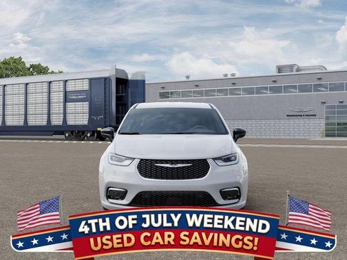 Bright White Clearcoat 2026 Chrysler Pacifica Select