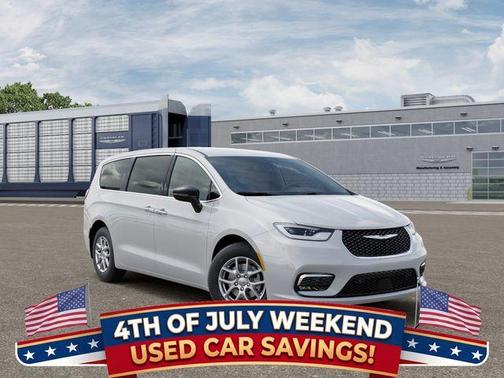 Bright White Clearcoat 2026 Chrysler Pacifica Select