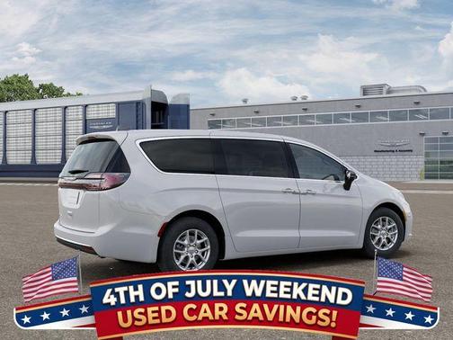 Bright White Clearcoat 2026 Chrysler Pacifica Select