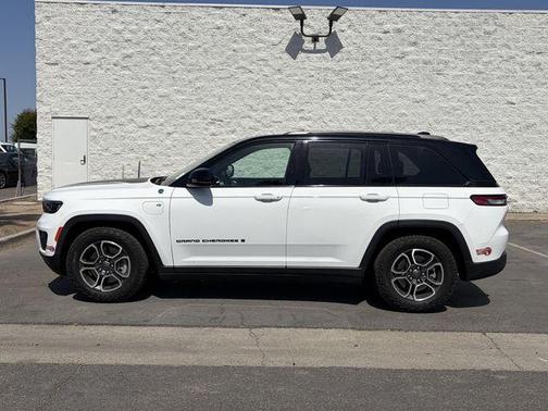 Bright White Clearcoat 2022 Jeep Grand Cherokee 4xe Trailhawk