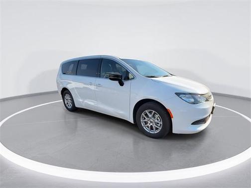 2025 Chrysler Voyager LX