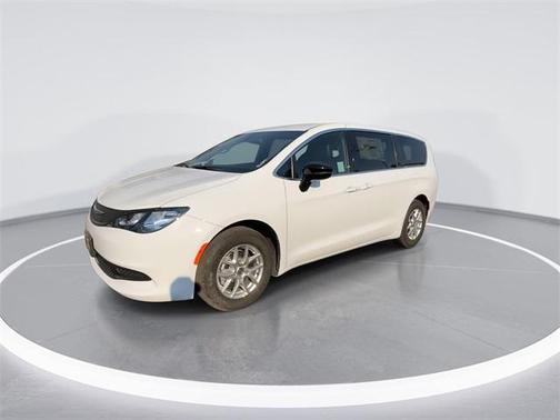 2025 Chrysler Voyager LX