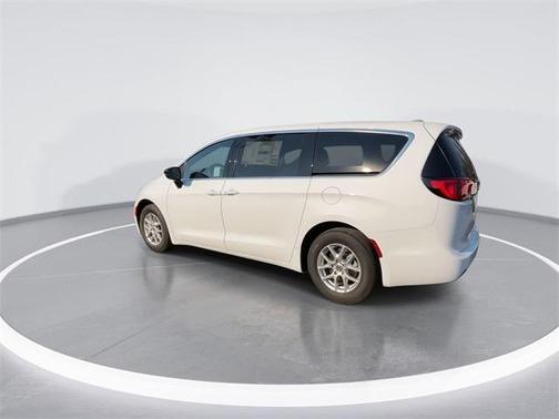 2025 Chrysler Voyager LX