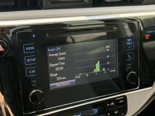 Super White 2018 Toyota Corolla LE