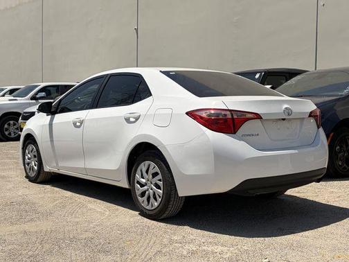 Super White 2018 Toyota Corolla LE