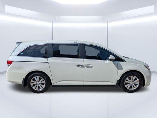 White Diamond Pearl 2016 Honda Odyssey EX-L