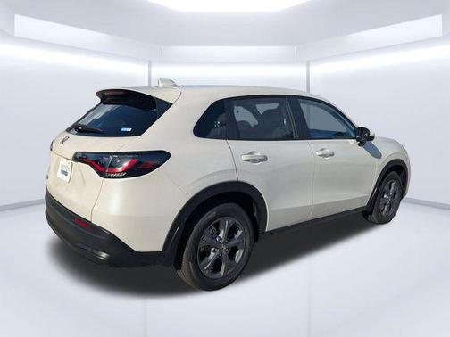Platinum White Pearl 2026 Honda HR-V LX