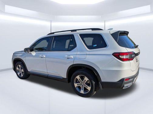 White Diamond Pearl 2026 Honda Pilot EX-L