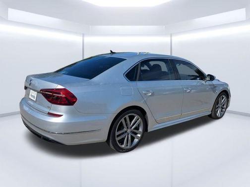 Reflex Silver Metallic 2017 Volkswagen Passat 1.8T R-Line