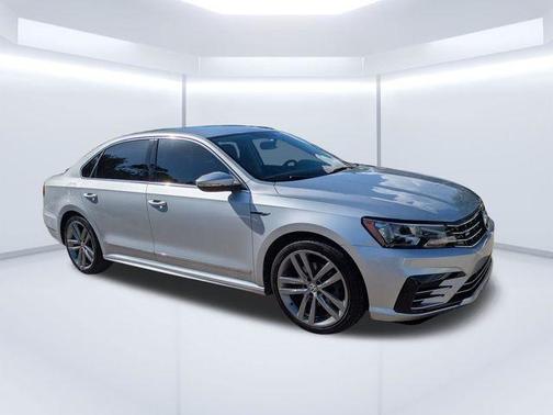 Reflex Silver Metallic 2017 Volkswagen Passat 1.8T R-Line