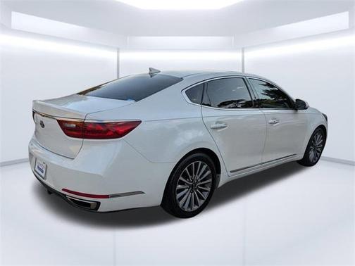 2017 Kia Cadenza Premium