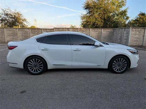 2017 Kia Cadenza Premium