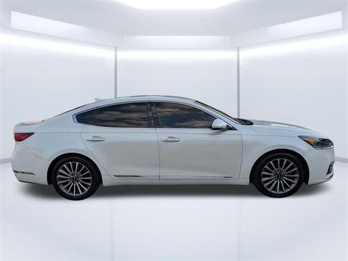 2017 Kia Cadenza Premium