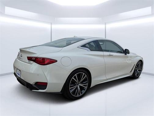 2022 INFINITI Q60 LUXE