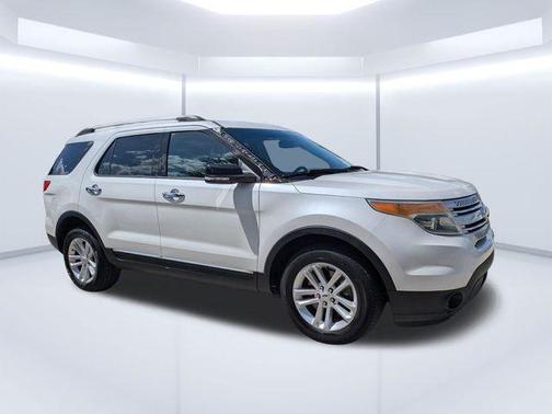 White Platinum Tri-Coat Metallic 2013 Ford Explorer XLT