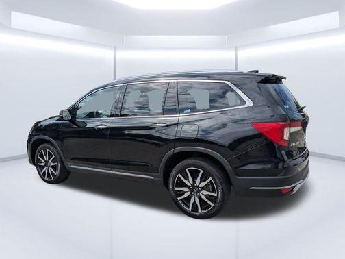 Crystal Black Pearl 2022 Honda Pilot Touring 8-Passenger