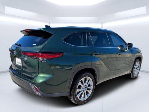 Green 2023 Toyota Highlander L