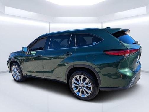 Green 2023 Toyota Highlander L