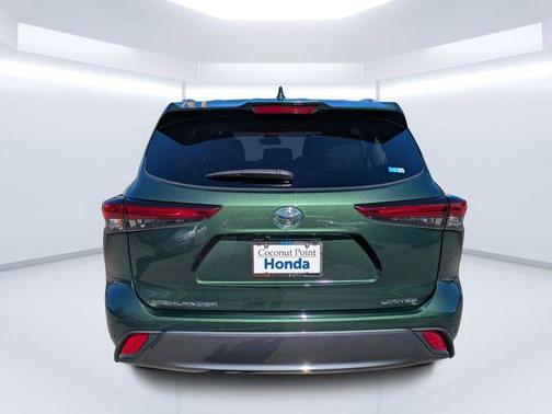 Green 2023 Toyota Highlander L