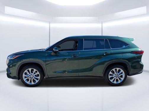 Green 2023 Toyota Highlander L
