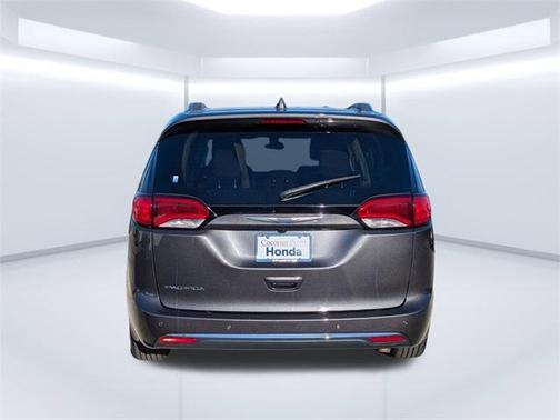2018 Chrysler Pacifica Touring-L