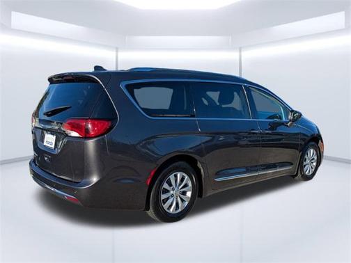 2018 Chrysler Pacifica Touring-L