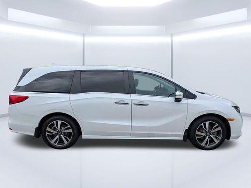 Lunar Silver Metallic 2024 Honda Odyssey Touring
