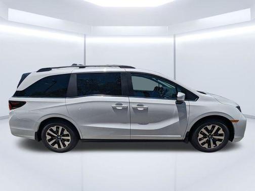 Platinum White Pearl 2026 Honda Odyssey EX-L