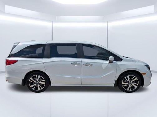 Platinum White Pearl 2024 Honda Odyssey Touring