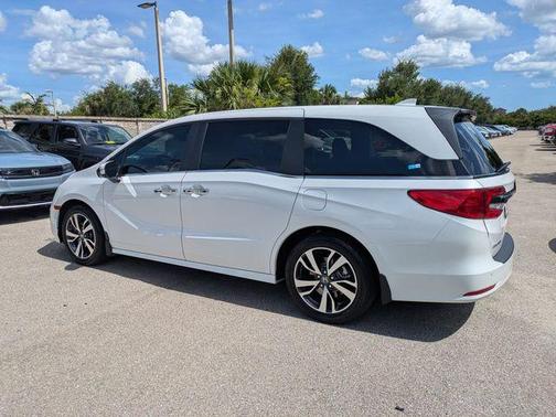 Platinum White Pearl 2024 Honda Odyssey Touring