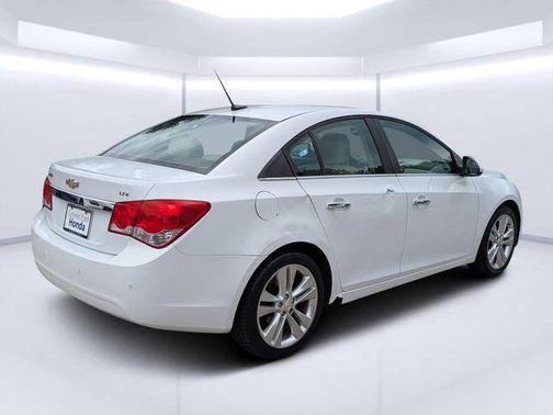 Summit White 2011 Chevrolet Cruze LTZ