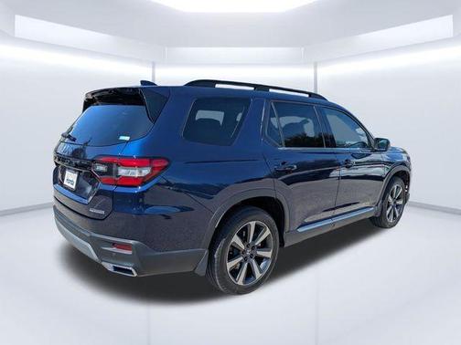 Obsidian Blue Pearl 2023 Honda Pilot Touring