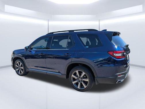 Obsidian Blue Pearl 2023 Honda Pilot Touring
