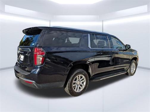 2023 Chevrolet Suburban LT