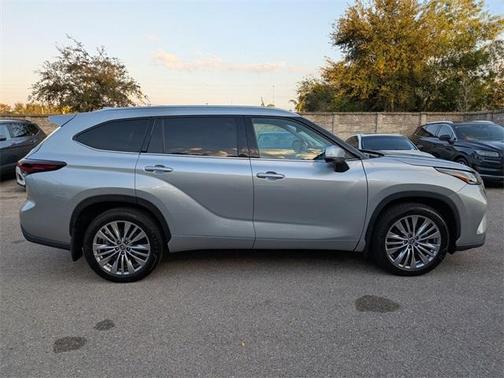 2024 Toyota Highlander Platinum