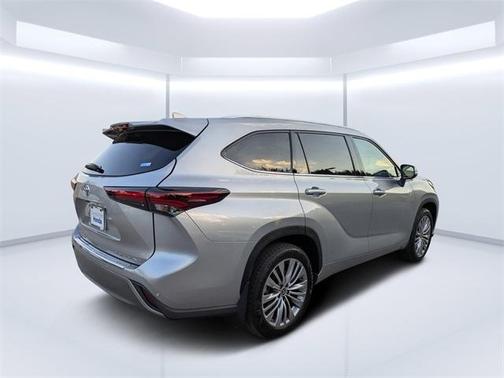 2024 Toyota Highlander Platinum