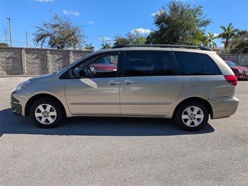 2004 Toyota Sienna LE