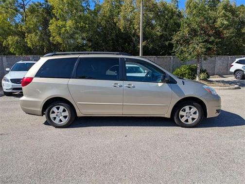 2004 Toyota Sienna LE