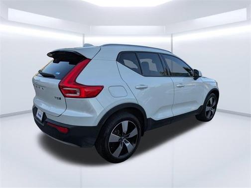 2021 Volvo XC40 T5 Momentum