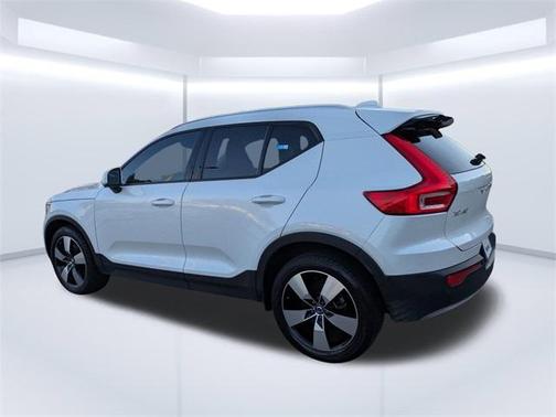 2021 Volvo XC40 T5 Momentum