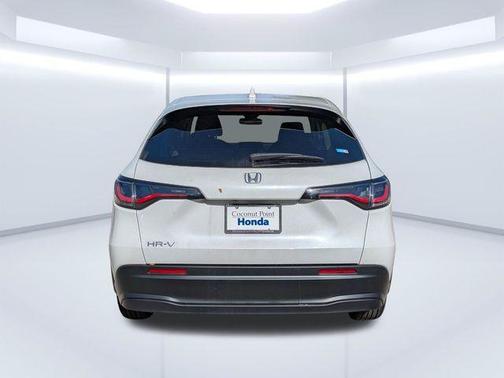 Platinum White Pearl 2027 Honda HR-V LX