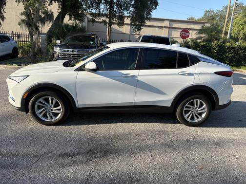 Summit White 2024 Buick Envista Preferred