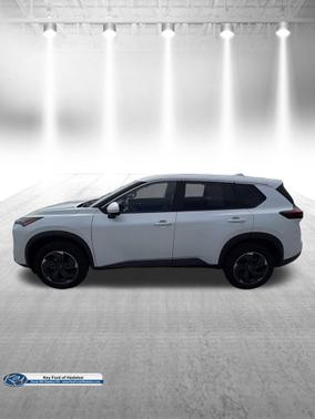 Everest White Pearl 2024 Nissan Rogue SV