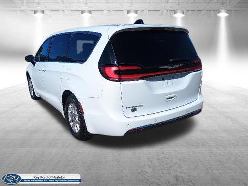 Bright White Clearcoat 2023 Chrysler Pacifica Touring L