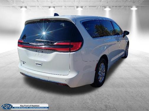 Bright White Clearcoat 2023 Chrysler Pacifica Touring L
