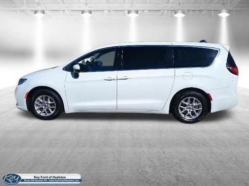 Bright White Clearcoat 2023 Chrysler Pacifica Touring L