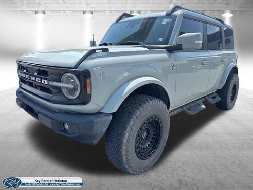 CACTUS GRAY 2023 Ford Bronco Outer Banks