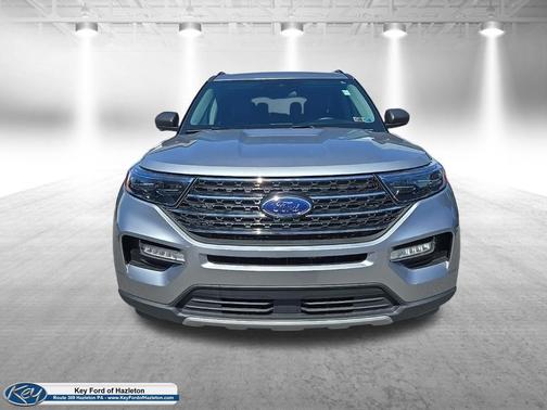 ICONIC SILVER METALLIC 2023 Ford Explorer XLT